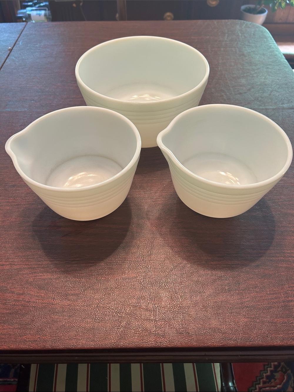 Hamilton Beach Pyrex Nesting Ceramic Mixing Bowls;Set of 3; Very Good Condition